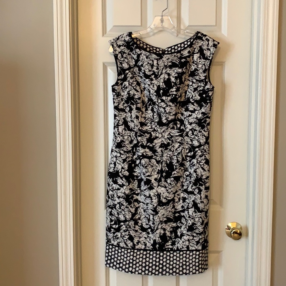 Ann Taylor Black/White Dress. NWT. Size 6